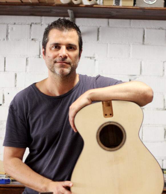 David Solé, luthier